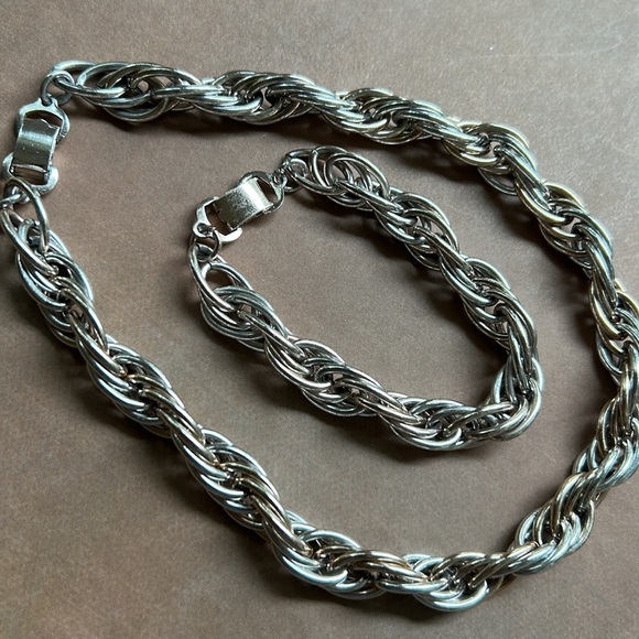 Vintage Trifari Set. Made in France. Necklace & Matching Bracelet - Picture 10 of 17